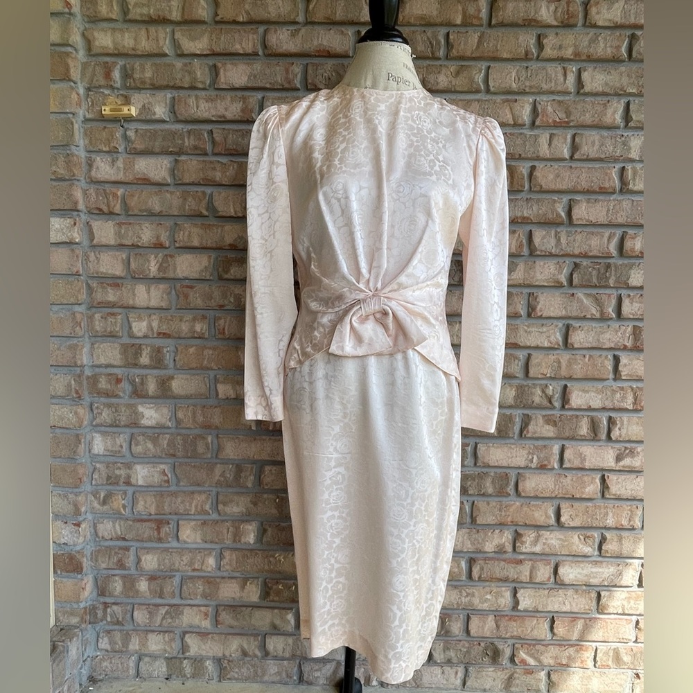 Carolyne Barton Vintage 80’s pale Pink 100% Silk Dress with Bow Detail.